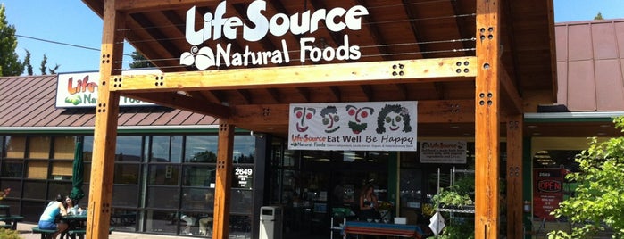 LifeSource Natural Foods is one of Locais curtidos por Ruth.