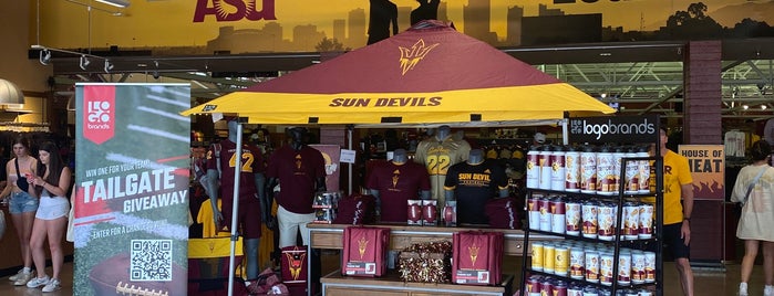 Sun Devil Campus Stores-Tempe Campus is one of สถานที่ที่บันทึกไว้ของ Lindsey.