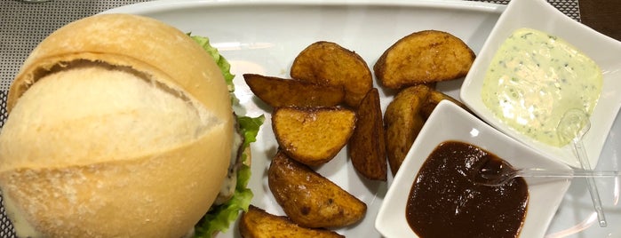 O Barão Grill & Burger is one of Locais curtidos por Luigi.