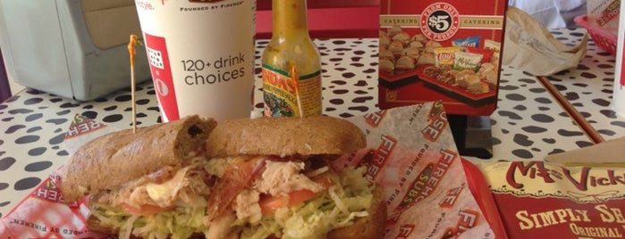 Firehouse Subs is one of Lugares guardados de Rich.