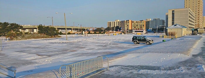 2nd Street Public Parking Lot is one of Inez'in Beğendiği Mekanlar.