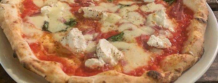 Pizzeria Amici is one of Sadaさんの保存済みスポット.