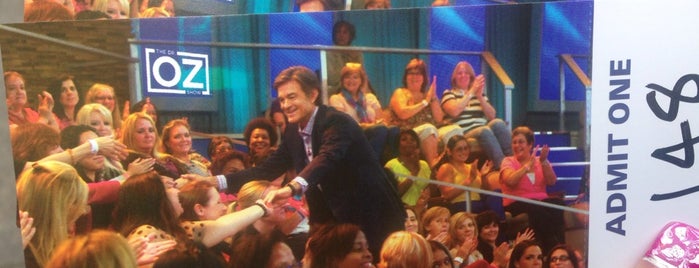 Dr. Oz Show is one of สถานที่ที่ Esther ถูกใจ.
