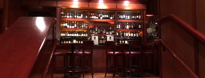 Fleming's Prime Steakhouse & Wine Bar is one of Woodward and Maple.