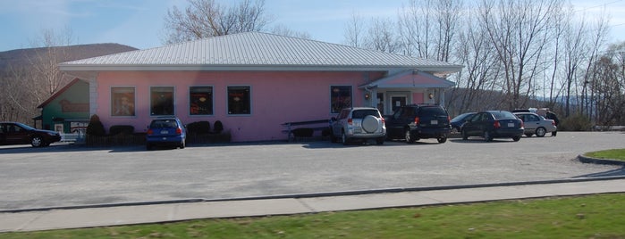 Moonlight Diner & Grille is one of Diners and Cheap Eats of Western Mass.