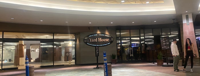 Yard House is one of Irish Pubs/ Sports Bars.