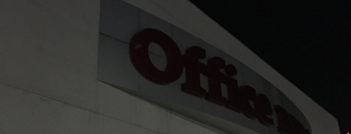 Office Depot is one of Tempat yang Disukai Uryel.