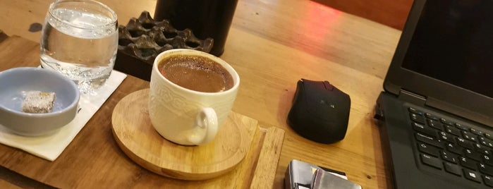 Gello Lounge Cafe is one of Posti che sono piaciuti a ahmet.