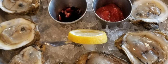 Ella's Oyster Bar is one of Diegoさんのお気に入りスポット.