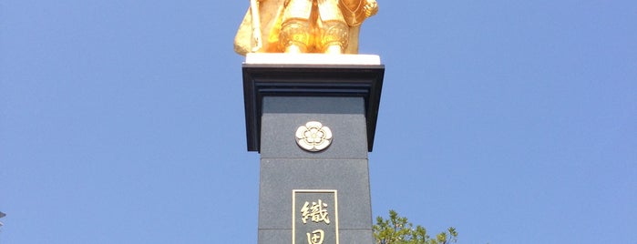 黄金の織田信長像 is one of 史跡等.