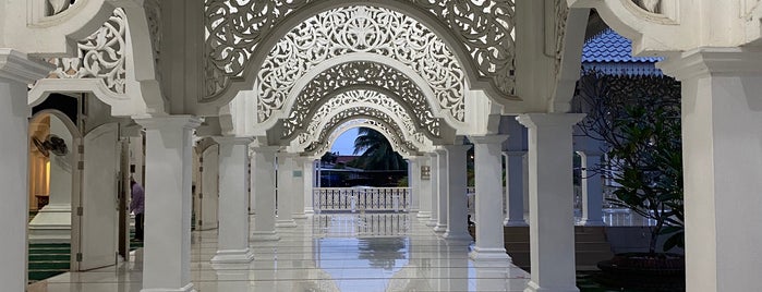 Masjid Sultan Ismail (Masjid Raja Chendering) is one of Kuala Terengganu.