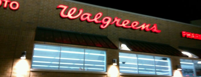Walgreens is one of Tempat yang Disukai Michael.
