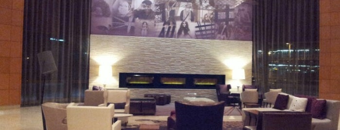 Renaissance Chicago O'Hare Suites Hotel is one of Posti che sono piaciuti a Justin.