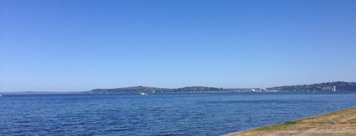 Alki Beach Path is one of Lieux qui ont plu à R B.