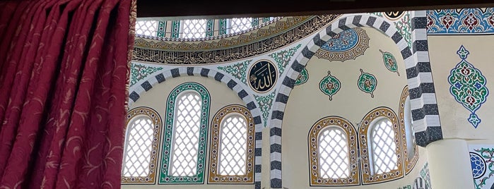 Akçay Merkez Karabaş Cami is one of ALIŞVERİŞ MERKEZLERİ.