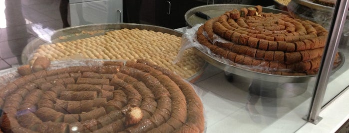 Al Baba Sweets is one of Lieux sauvegardés par Najla.