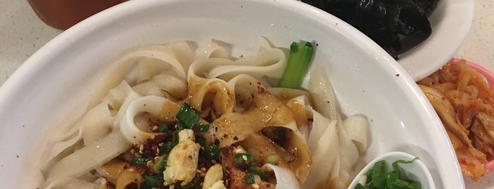 Din Gi Noodle House (鼎记面馆) is one of Veggie choices in Non-Vegetarian Restaurants.