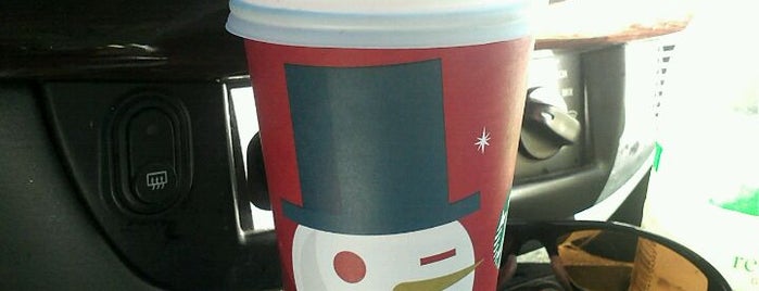 Starbucks is one of Locais curtidos por Elaine.