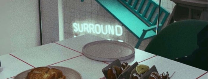 Surround is one of جده.