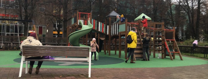 Kaubamaja mänguväljak is one of Monkey Bars.