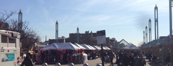 Fordham Plaza is one of Ronaldo 님이 좋아한 장소.