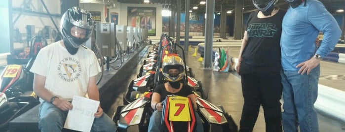 Overdrive raceway indoor go karting is one of Lori'nin Beğendiği Mekanlar.