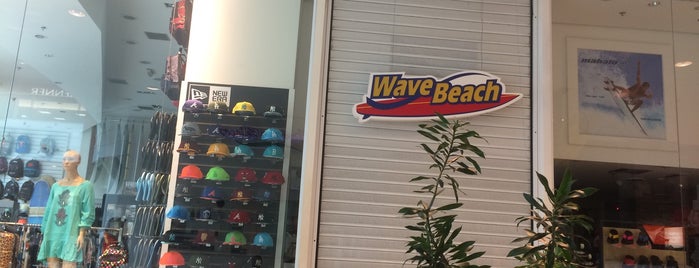 wave beach salvador shopping is one of Lugares favoritos de Vinny Brown.