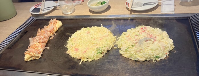 Tsuruhashi Fugetsu is one of Restaurant/Gyoza, Savoury pancakes.
