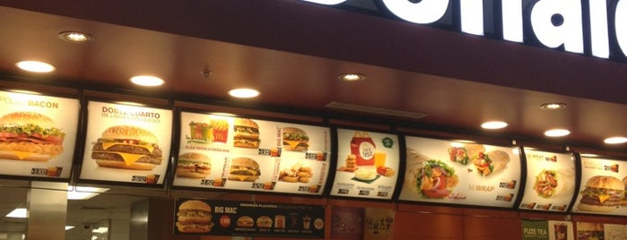 McDonald's is one of Locais curtidos por Cristian.