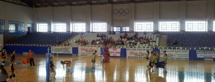 Niğde Üniversitesi Spor Salonu is one of Kadir : понравившиеся места.