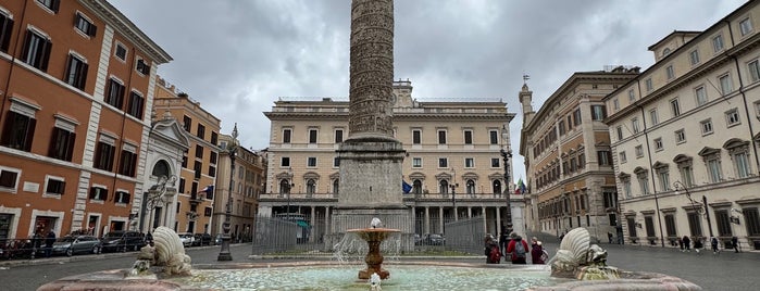 Piazza Colonna is one of Carl'ın Beğendiği Mekanlar.