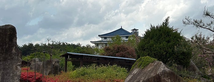 척산온천휴양촌 is one of Tempat yang Disimpan Yongsuk.