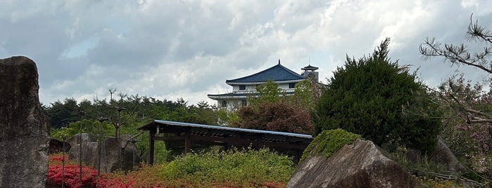 척산온천휴양촌 is one of สถานที่ที่บันทึกไว้ของ Yongsuk.