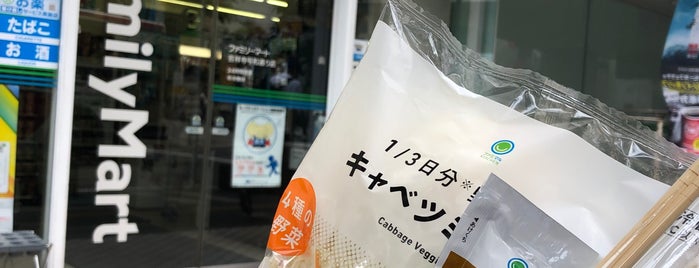 ファミリーマート 吉祥寺平和通り店 is one of コンビニ.
