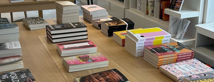 De Stiil Bookstore is one of Timさんの保存済みスポット.