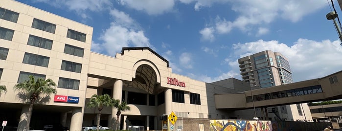 Hilton New Orleans Riverside is one of สถานที่ที่ Allison ถูกใจ.
