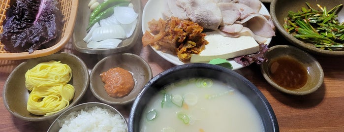 영진돼지국밥 is one of Fine Restaurant 좋은 음식점.