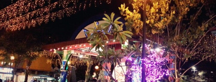Salsa Food City is one of Tempat yang Disukai Hendra.