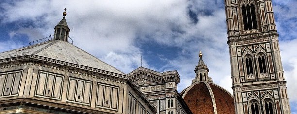 Piazza del Duomo is one of italian honeymoon.