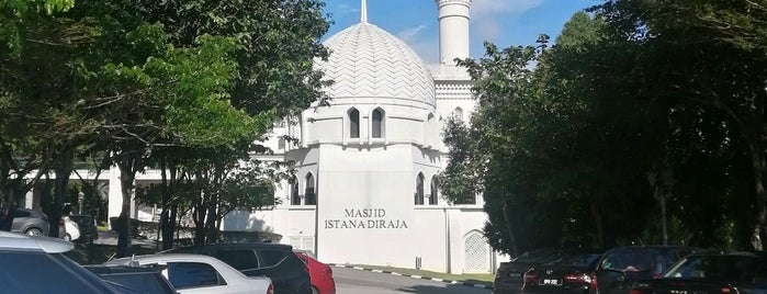 Masjid Istana Diraja is one of Masjid & Surau.