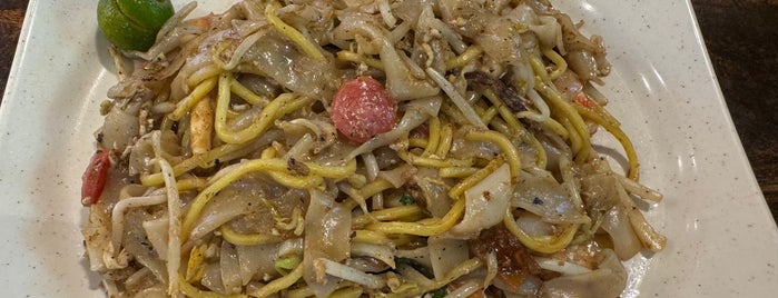 Lao Fu Zi Fried Kway Teow 老夫子炒粿条 is one of Eats: SG Cheap and Good.