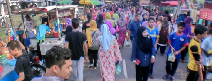 Bazar Ramadhan Taman Pauh Indah is one of Tempat yang Disimpan ꌅꁲꉣꂑꌚꁴꁲ꒒.