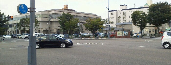 元車交差点 is one of 昭和通り(石川県道146号金沢停車場南線).