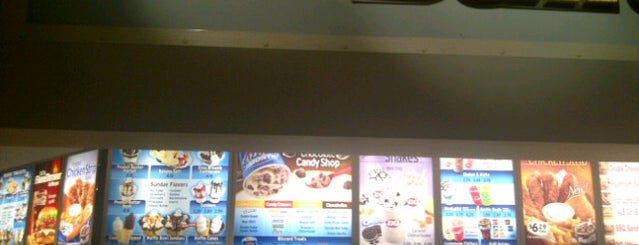 Dairy Queen is one of Tempat yang Disukai Chester.
