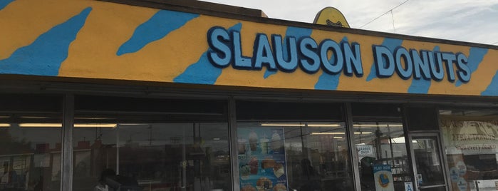 Slauson Donuts is one of Tempat yang Disukai Zachary.