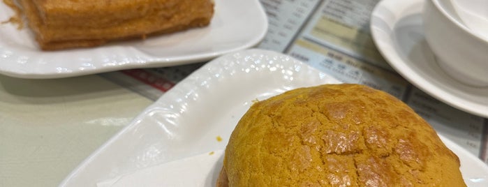 Hing Fat Roast Restaurant is one of Гонконг.