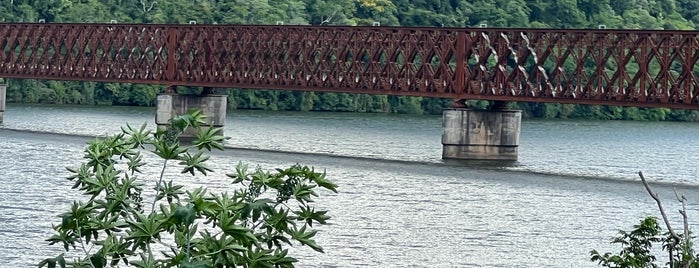 Ponte Ferroviária is one of ** Visitar **.