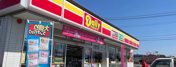 デイリーヤマザキ 鳥栖流通団地店 is one of コンビニ5.