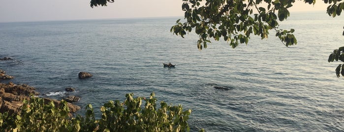 The Cave Restaurant & Bar is one of Patrick Ko Lanta.