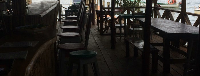 Barracuda Restaurant & Bar is one of Tempat yang Disimpan Tavo.